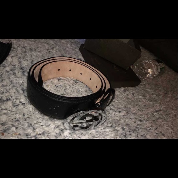 Selling an authentic Gucci belt worn only once. Has the serial number and box. - Picture 1 of 3
